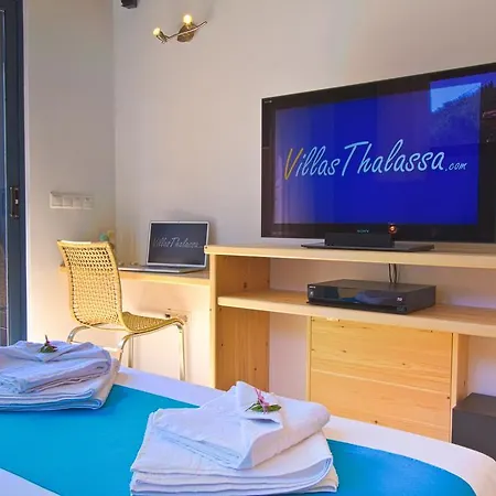 Amoudia - Luxury Right On The With Private Pool