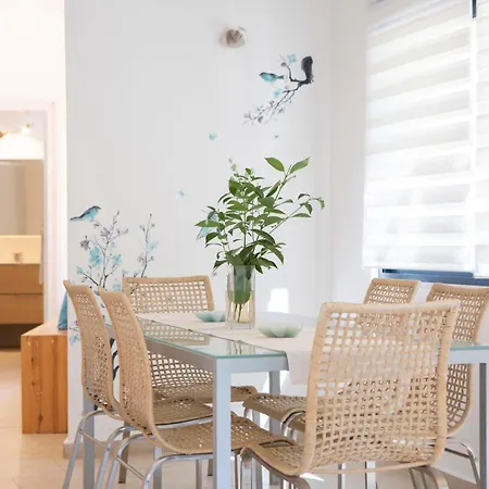 Amoudia - Luxury Right On The With Private Pool 빌라