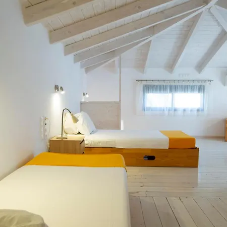 Amoudia - Luxury Right On The With Private Pool 시보타