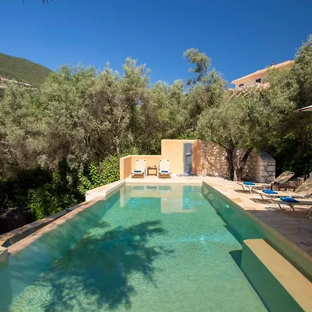 Amoudia - Luxury Right On The With Private Pool 빌라