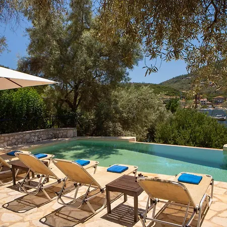Amoudia - Luxury Right On The With Private Pool 빌라 *