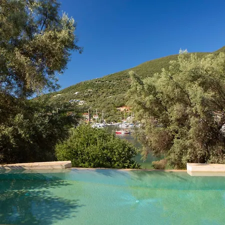 Amoudia - Luxury Right On The With Private Pool 빌라