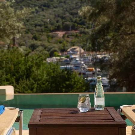 Amoudia - Luxury Right On The With Private Pool 빌라 *