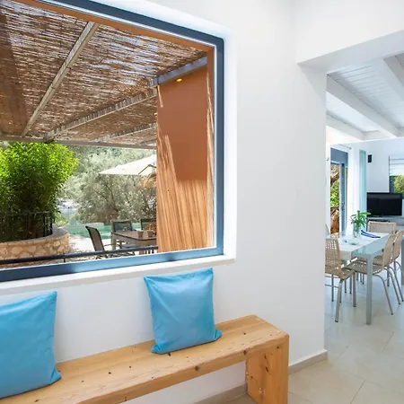 Amoudia - Luxury Right On The With Private Pool *