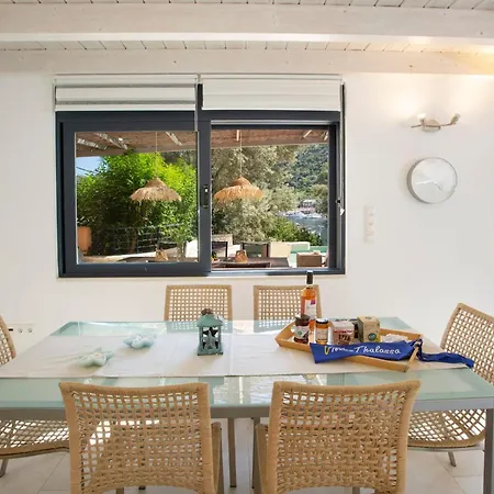 Amoudia - Luxury Right On The With Private Pool