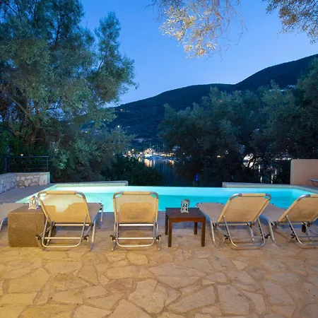 Amoudia - Luxury Right On The With Private Pool 빌라 시보타