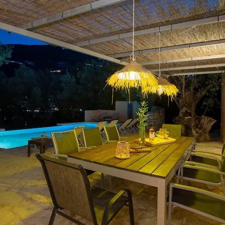 빌라 Amoudia - Luxury Right On The With Private Pool *
