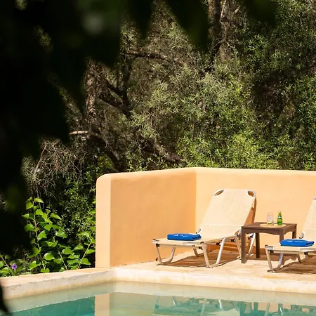 Amoudia - Luxury Right On The With Private Pool 빌라